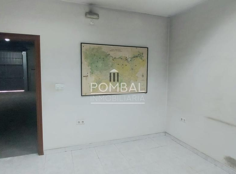 LOCAL EN ALQUILER EN RAMÓN PUGA – 290 M² PARA ALMACÉN