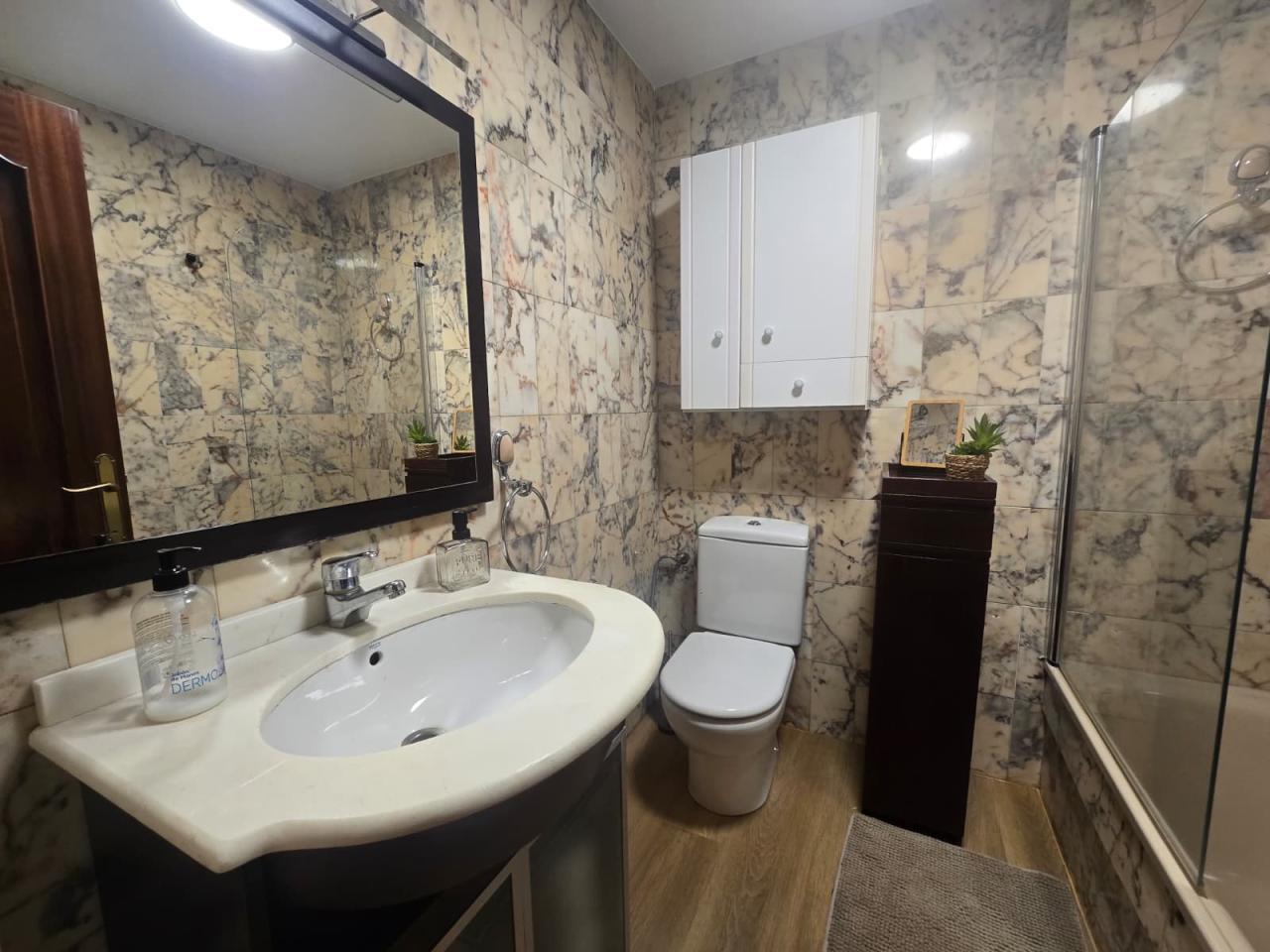 Habitacion con todos los servivios incluidos en el centro de Ourense