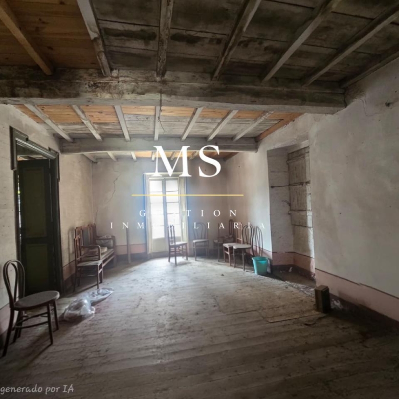 Casa de piedra de 1902 para rehabilitar en Ribadavia, con galería y vistas al río Miño