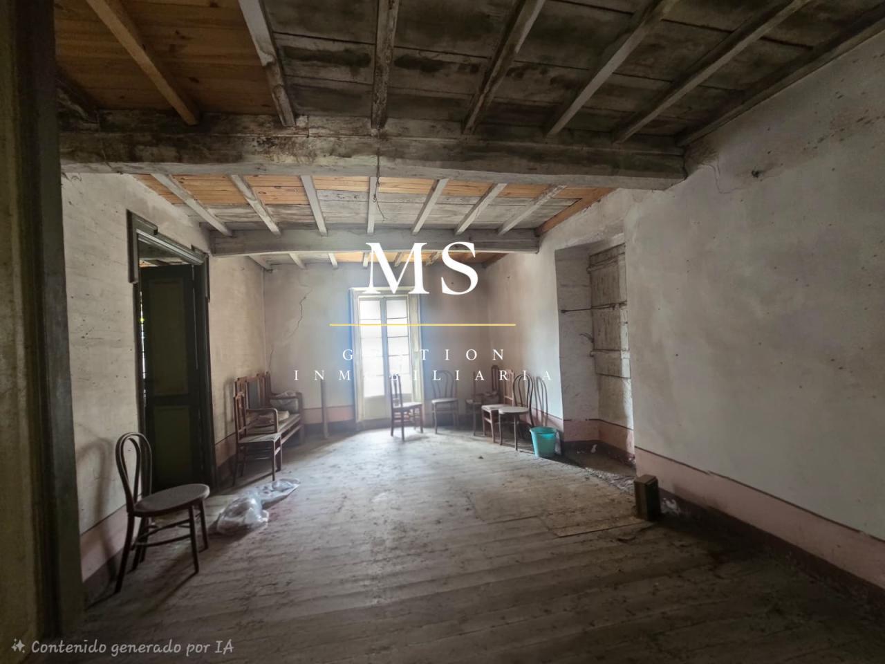 Casa de piedra de 1902 para rehabilitar en Ribadavia, con galería y vistas al río Miño