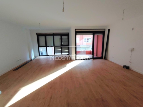 Amplio piso de 3 dormitorios con terraza, balcón y garaje en Fisterra