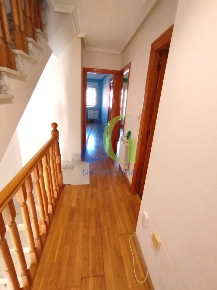 SE ALQUILA  ADOSADO DE TRES HABITACIONES EN TROBAJO DEL CAMINO.  URBANZIACION LAS MUNDINAS