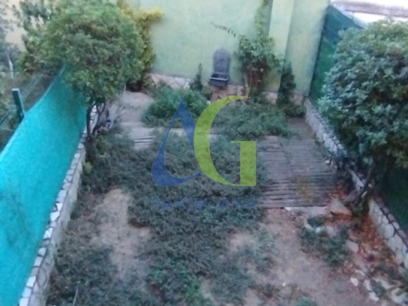 SE ALQUILA  ADOSADO DE TRES HABITACIONES EN TROBAJO DEL CAMINO.  URBANZIACION LAS MUNDINAS