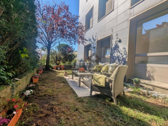 VENTA BAJO CON JARDÍN EN ZONA LAVADORES – VIGO