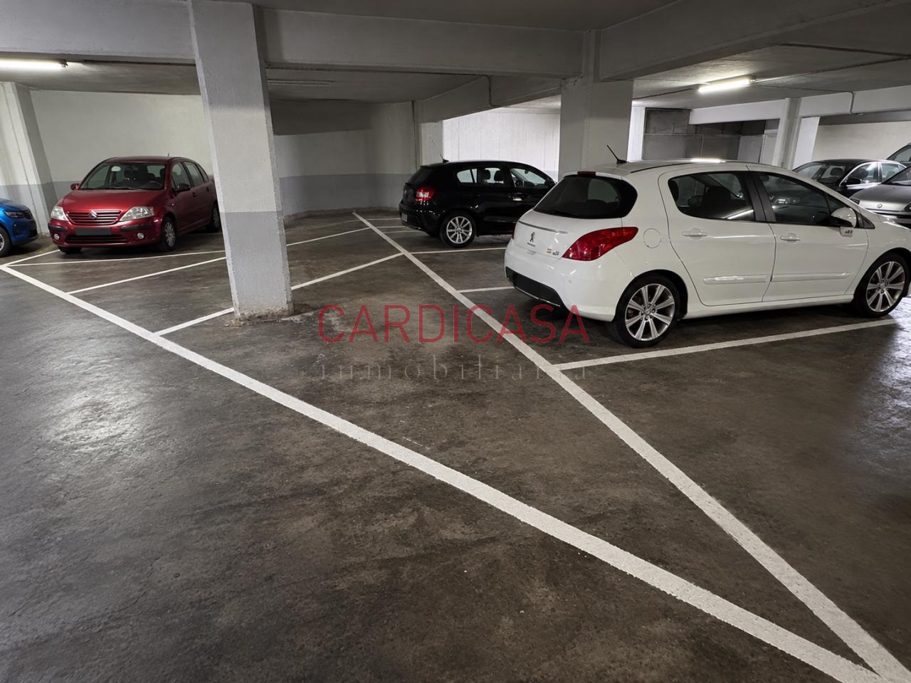 179144552238900006070_179144514043 Plaza indicada para coche pequeño o moto.