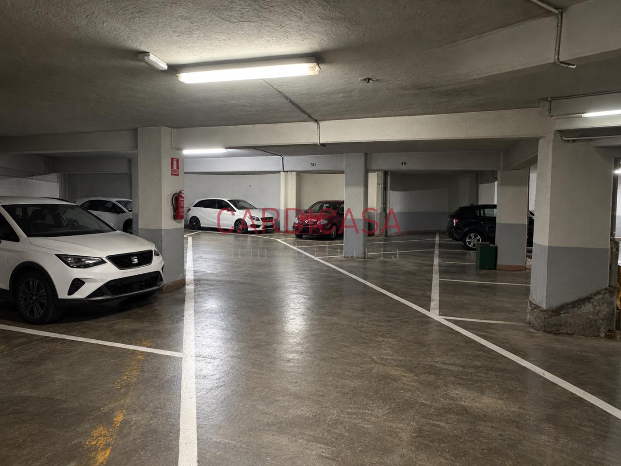 179144552254600006070_179087410085 Plaza indicada para coche pequeño o moto.