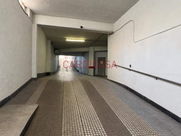 Plaza indicada para coche pequeño o moto.