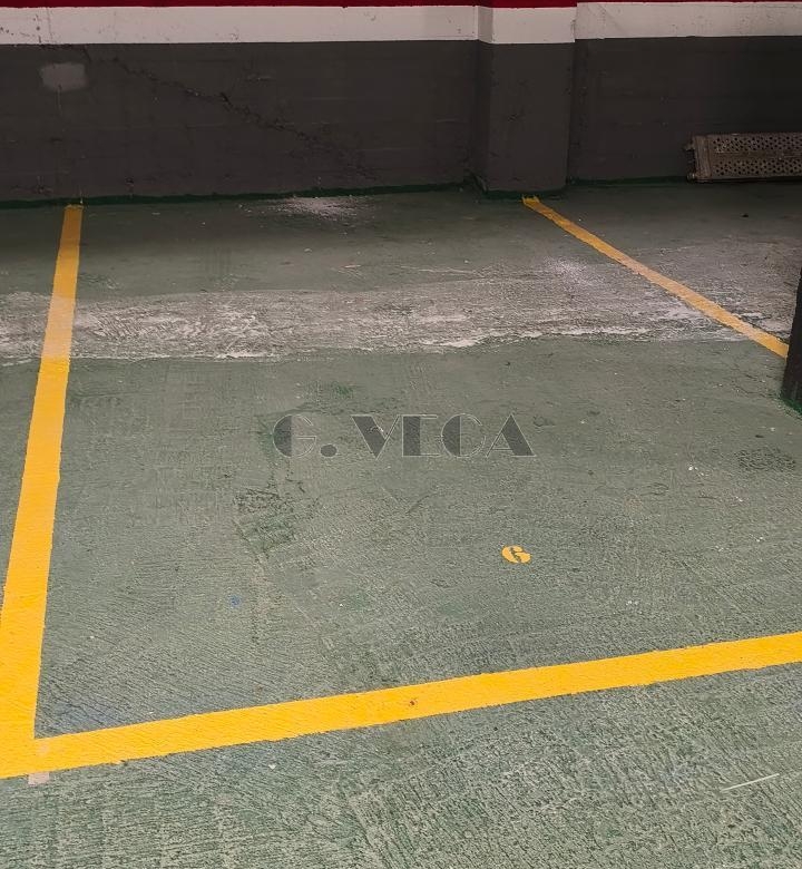 Amplia plaza en Coia.