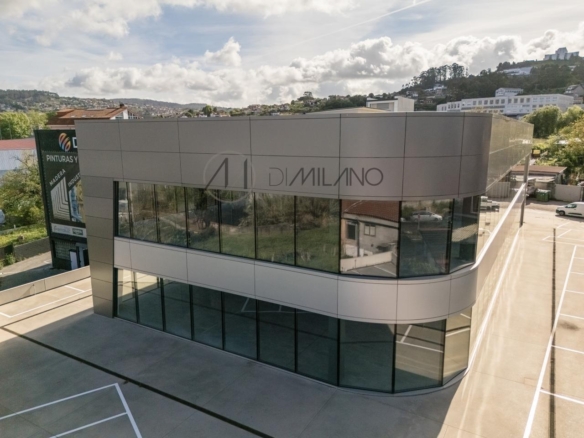 Nave industrial de 3.200 m² con licencia de concesionario y taller en Avenida de Madrid