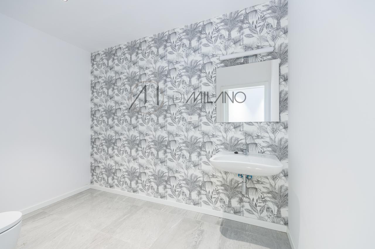 Nave industrial de 3.200 m² con licencia de concesionario y taller en Avenida de Madrid