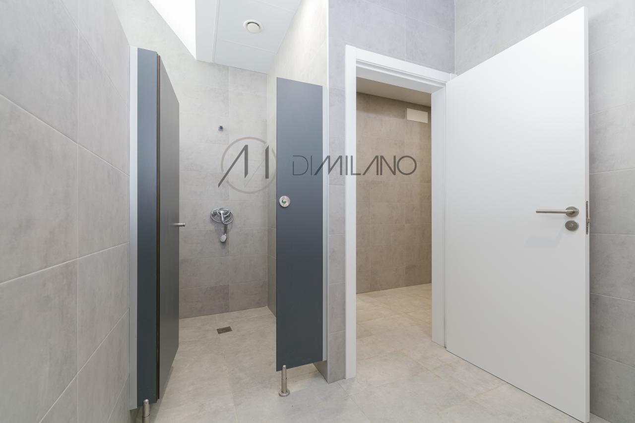 Nave industrial de 3.200 m² con licencia de concesionario y taller en Avenida de Madrid