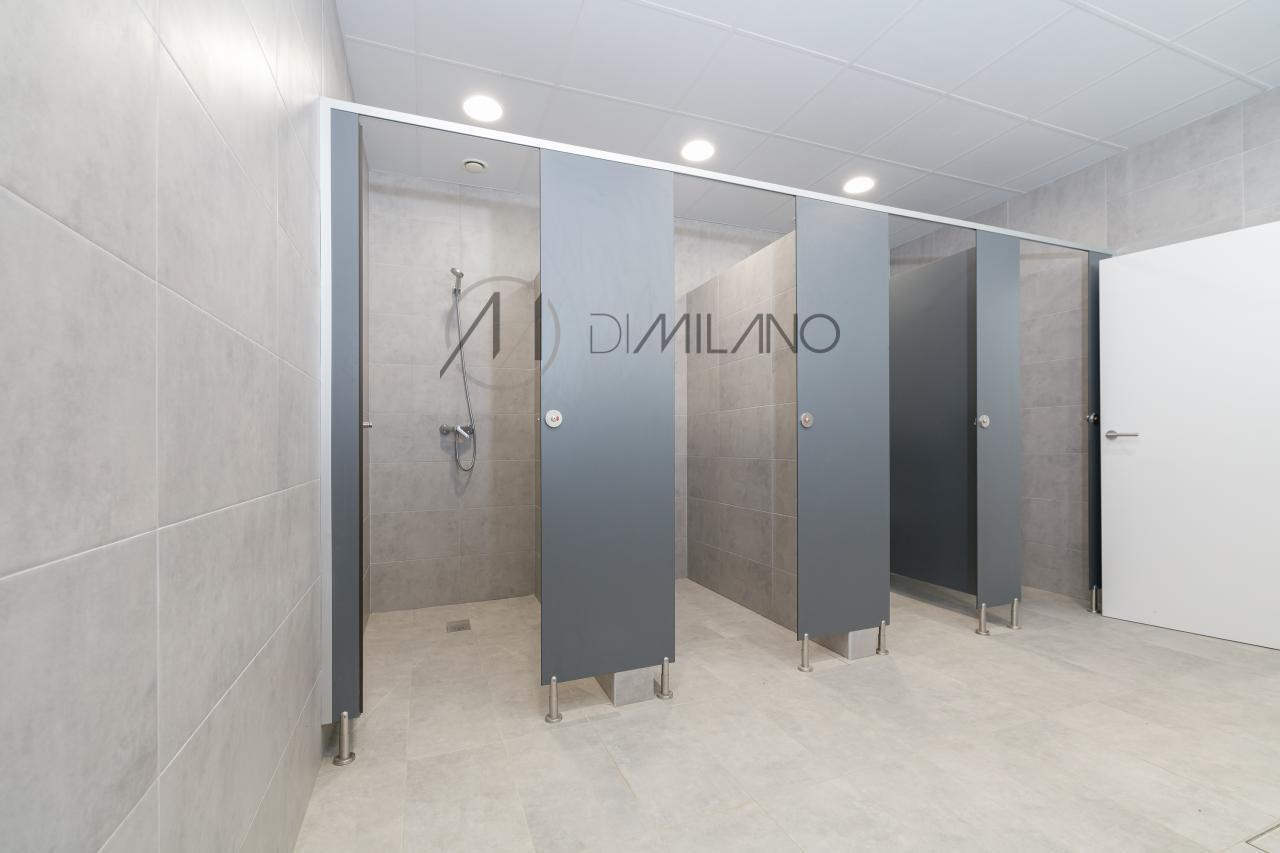 Nave industrial de 3.200 m² con licencia de concesionario y taller en Avenida de Madrid