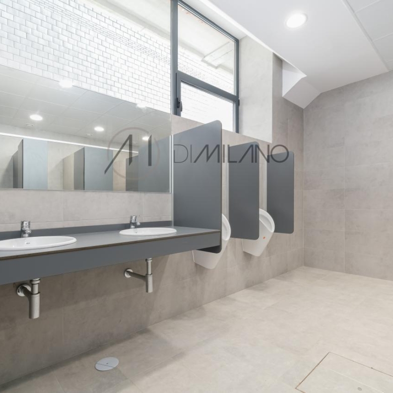 Nave industrial de 3.200 m² con licencia de concesionario y taller en Avenida de Madrid