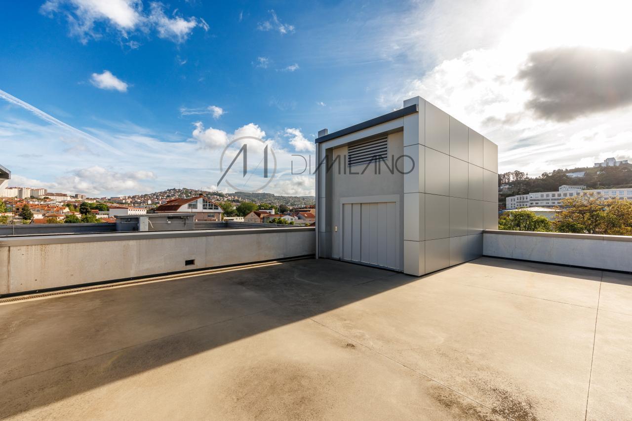 Nave industrial de 3.200 m² con licencia de concesionario y taller en Avenida de Madrid