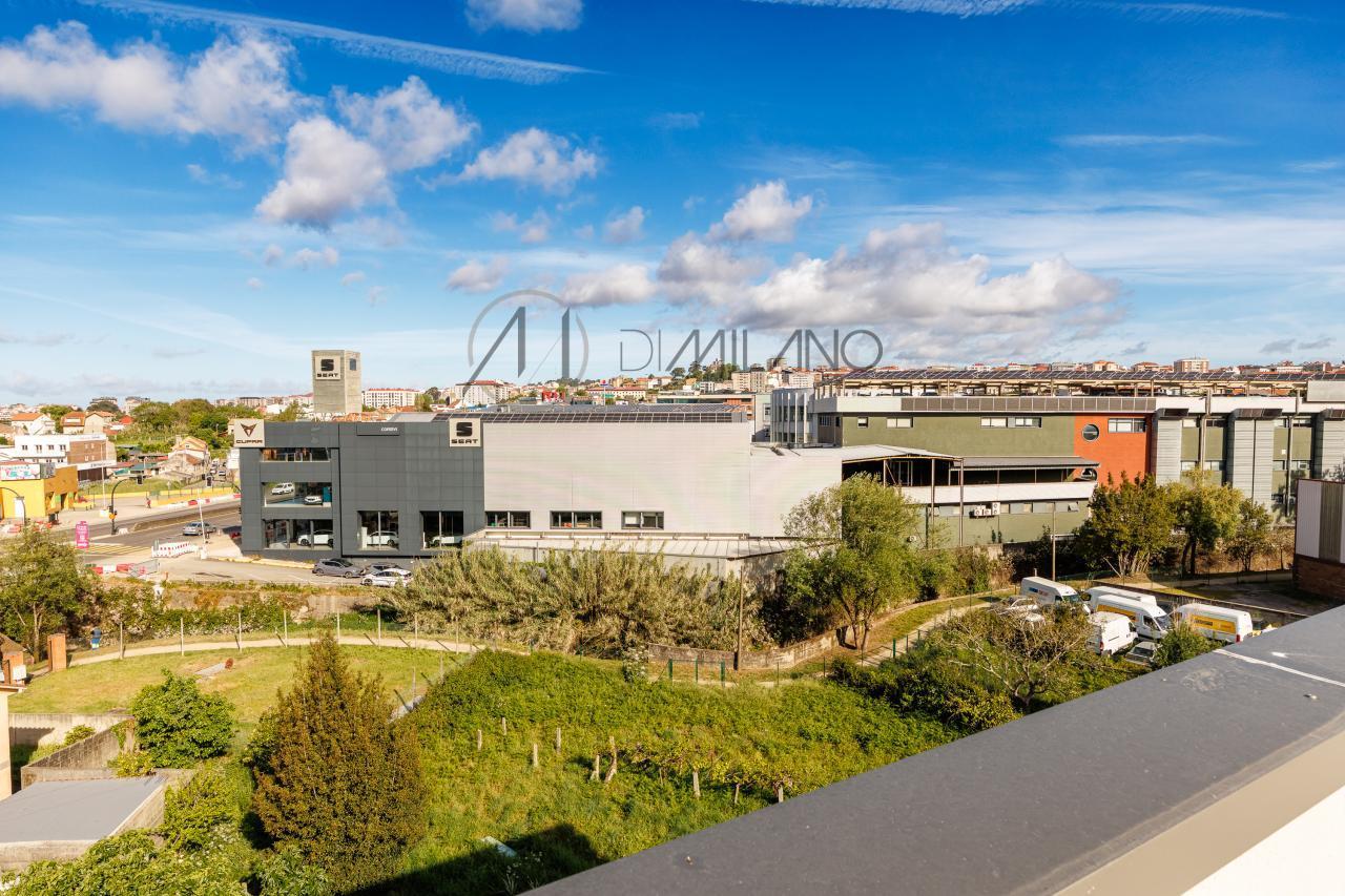 Nave industrial de 3.200 m² con licencia de concesionario y taller en Avenida de Madrid
