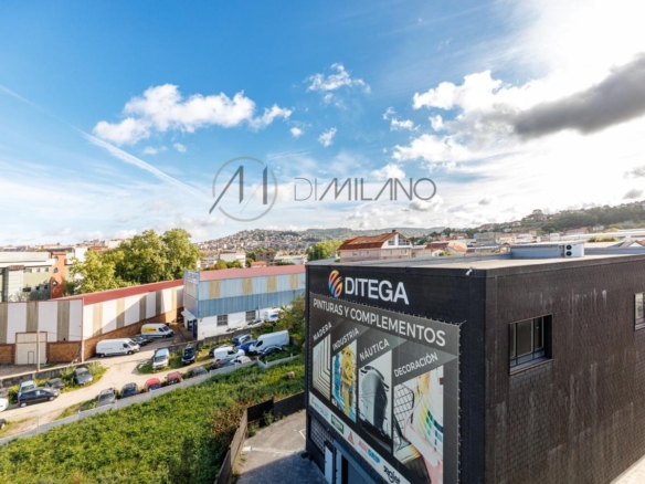 Nave industrial de 3.200 m² con licencia de concesionario y taller en Avenida de Madrid