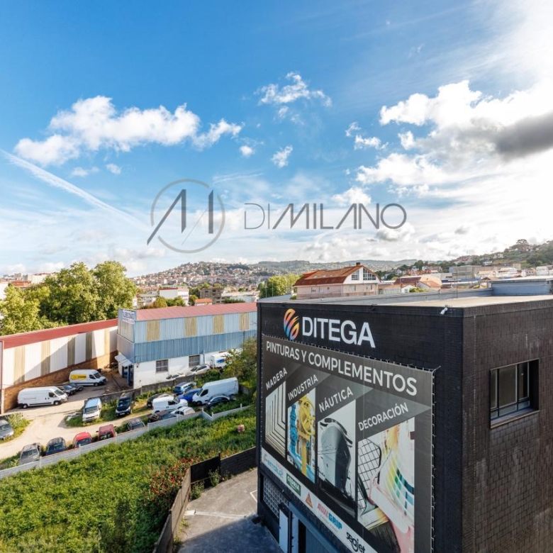 Nave industrial de 3.200 m² con licencia de concesionario y taller en Avenida de Madrid