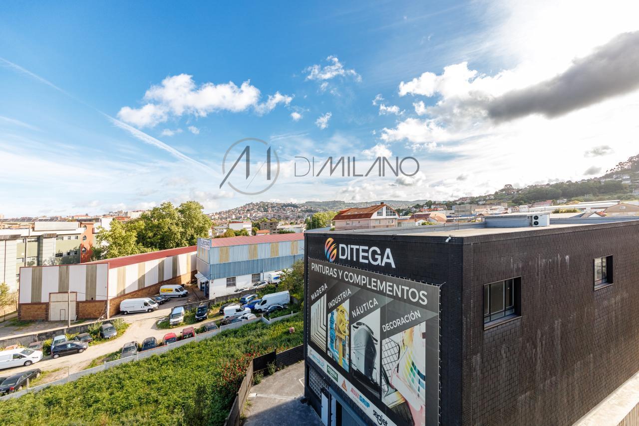 Nave industrial de 3.200 m² con licencia de concesionario y taller en Avenida de Madrid