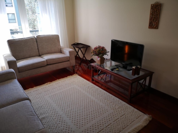 Apartamento amplio en el centro de Vigo. Dos dormitorios y dos baños. Excelente.