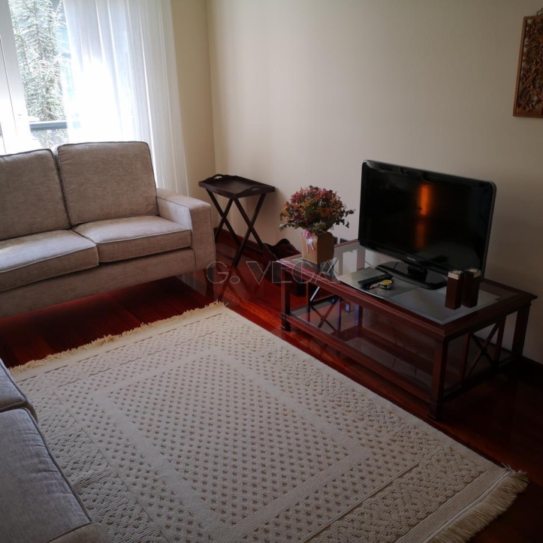 Apartamento amplio en el centro de Vigo. Dos dormitorios y dos baños. Excelente.