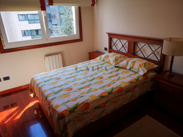 Apartamento amplio en el centro de Vigo. Dos dormitorios y dos baños. Excelente.