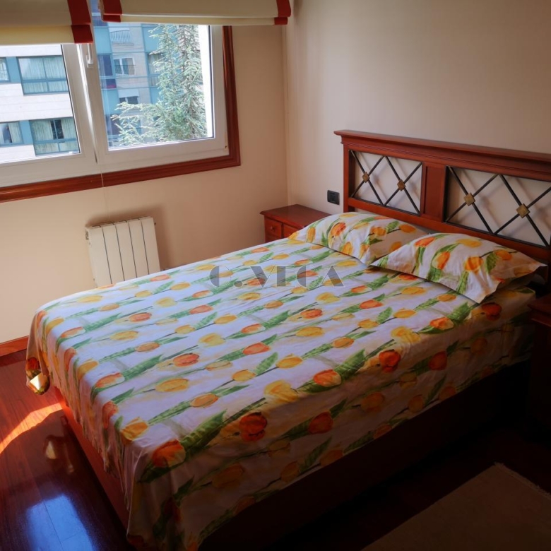 Apartamento amplio en el centro de Vigo. Dos dormitorios y dos baños. Excelente.