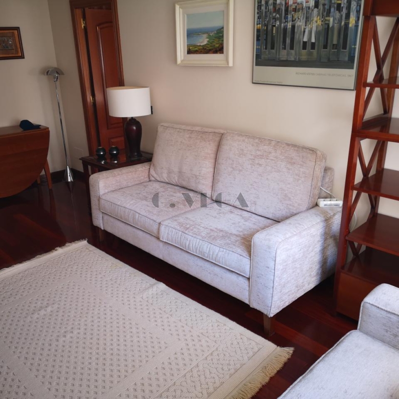 Apartamento amplio en el centro de Vigo. Dos dormitorios y dos baños. Excelente.