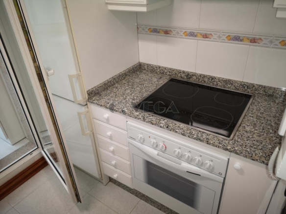 Apartamento amplio en el centro de Vigo. Dos dormitorios y dos baños. Excelente.