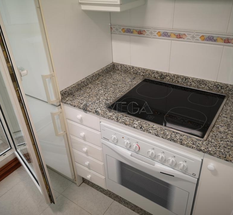 Apartamento amplio en el centro de Vigo. Dos dormitorios y dos baños. Excelente.