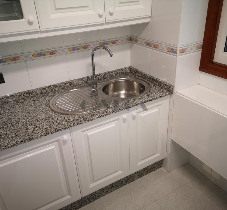 Apartamento amplio en el centro de Vigo. Dos dormitorios y dos baños. Excelente.
