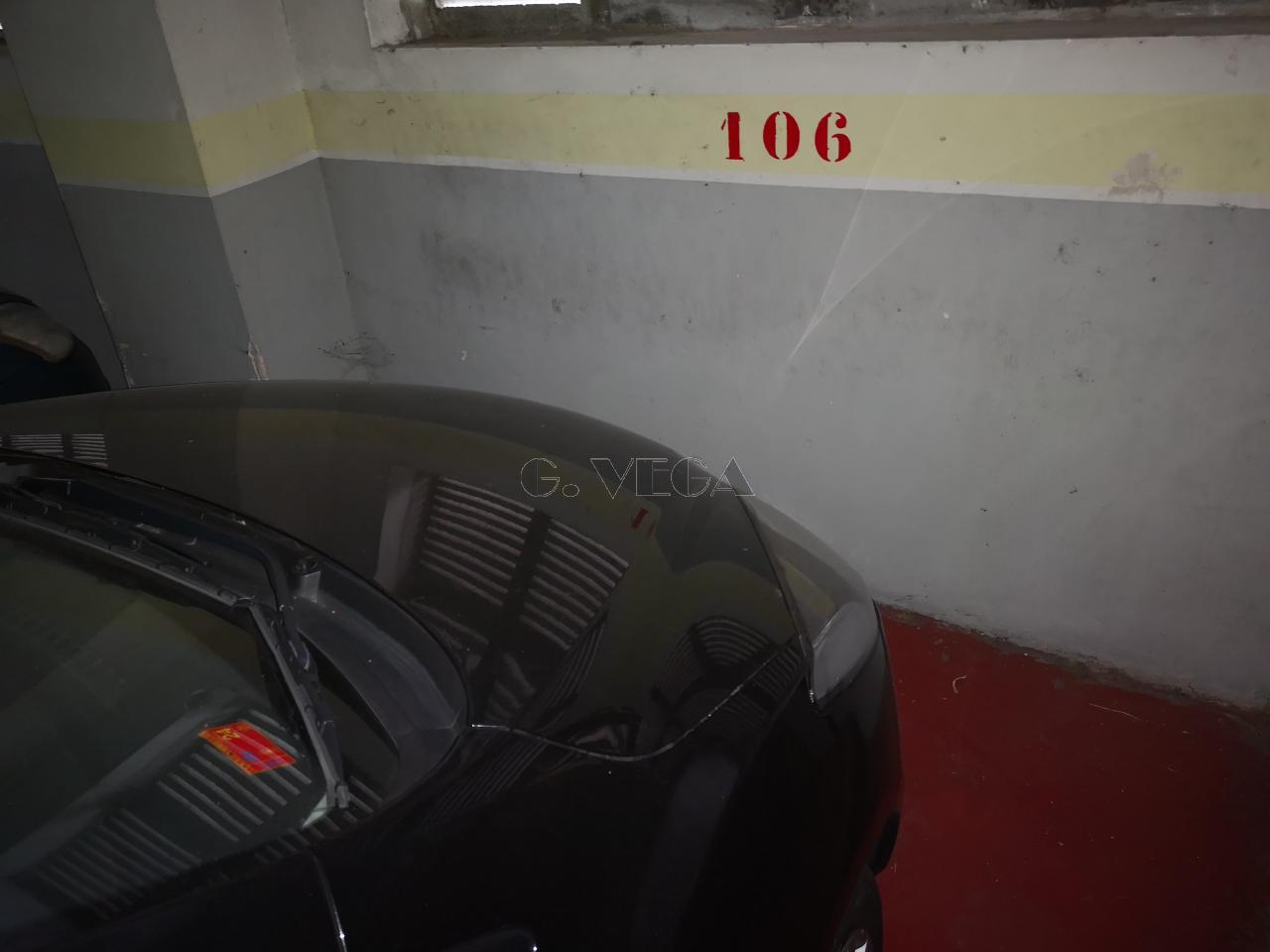 Apartamento amplio en el centro de Vigo. Dos dormitorios y dos baños. Excelente.