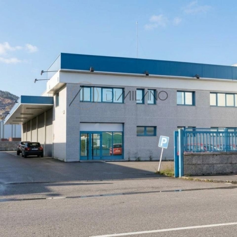 Nave industrial de 850 m² sobre parcela de 1.600 m² en primera línea del Polígono Industrial A Granxa