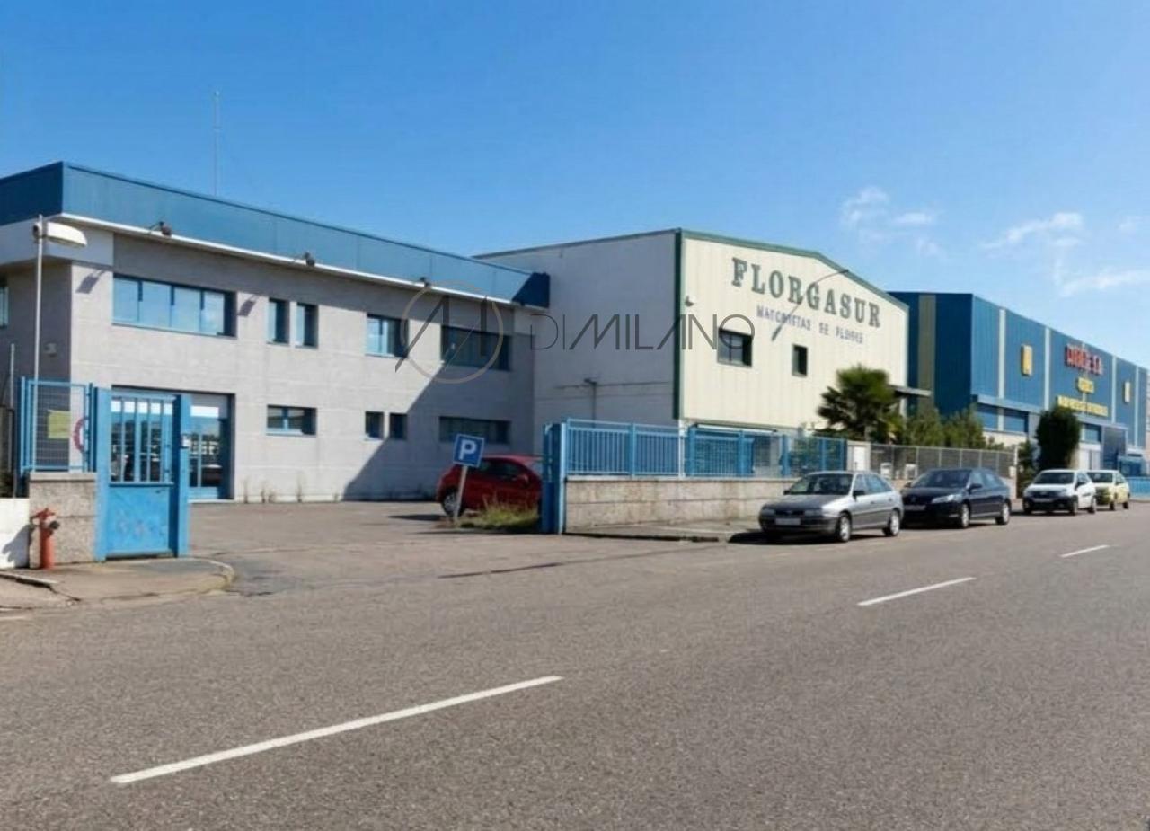 Nave industrial de 850 m² sobre parcela de 1.600 m² en primera línea del Polígono Industrial A Granxa
