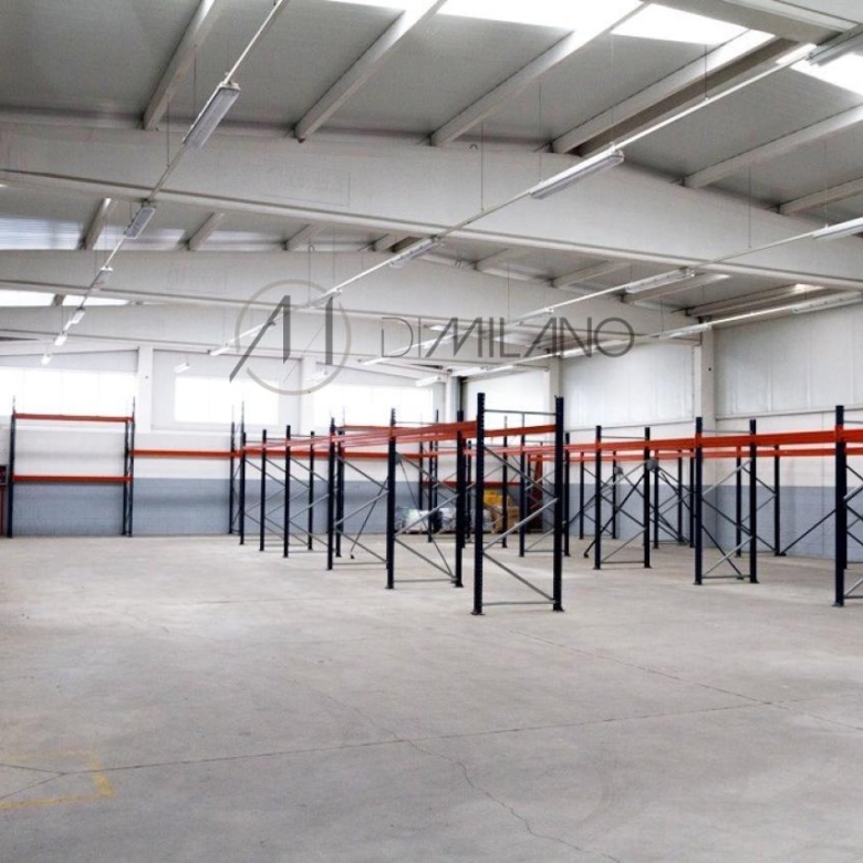 Nave industrial de 850 m² sobre parcela de 1.600 m² en primera línea del Polígono Industrial A Granxa