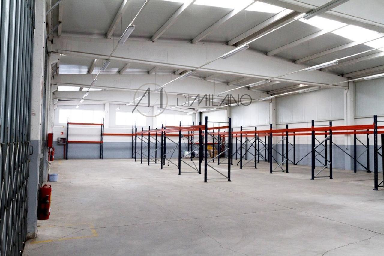 Nave industrial de 850 m² sobre parcela de 1.600 m² en primera línea del Polígono Industrial A Granxa