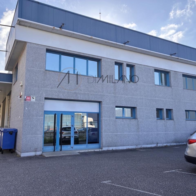 Nave industrial de 850 m² sobre parcela de 1.600 m² en primera línea del Polígono Industrial A Granxa