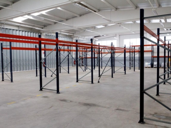Nave industrial de 850 m² sobre parcela de 1.600 m² en primera línea del Polígono Industrial A Granxa