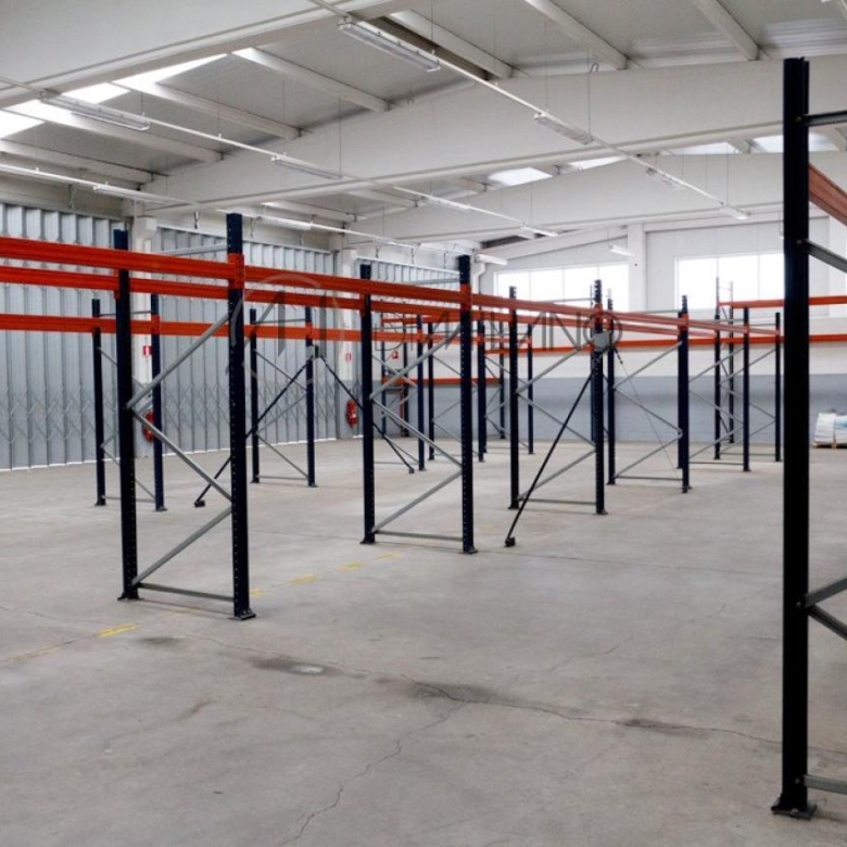 Nave industrial de 850 m² sobre parcela de 1.600 m² en primera línea del Polígono Industrial A Granxa