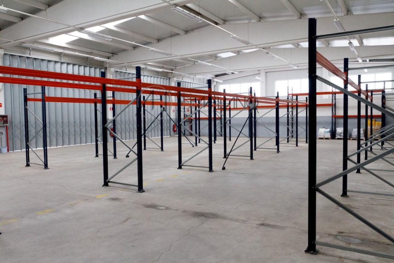 Nave industrial de 850 m² sobre parcela de 1.600 m² en primera línea del Polígono Industrial A Granxa
