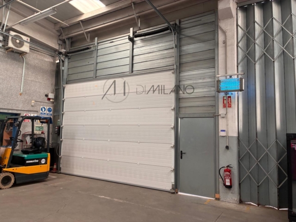 Nave industrial de 850 m² sobre parcela de 1.600 m² en primera línea del Polígono Industrial A Granxa