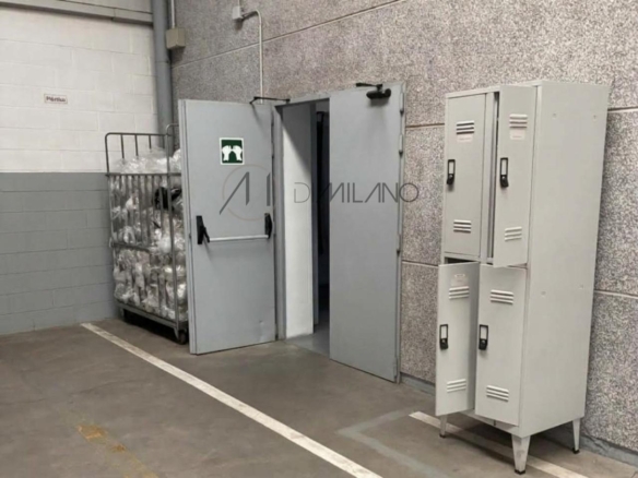 Nave industrial de 850 m² sobre parcela de 1.600 m² en primera línea del Polígono Industrial A Granxa