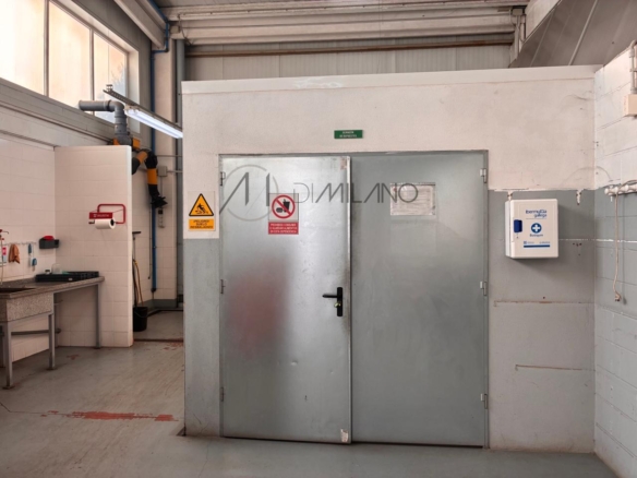 Nave industrial de 850 m² sobre parcela de 1.600 m² en primera línea del Polígono Industrial A Granxa