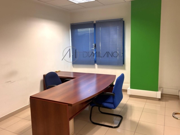 Nave industrial de 850 m² sobre parcela de 1.600 m² en primera línea del Polígono Industrial A Granxa