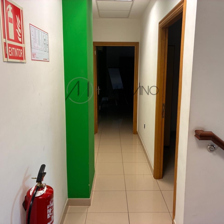 Nave industrial de 850 m² sobre parcela de 1.600 m² en primera línea del Polígono Industrial A Granxa