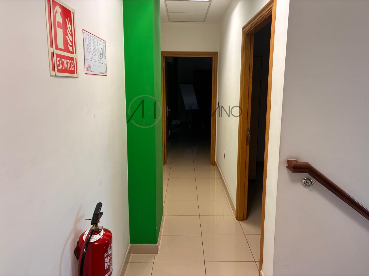 Nave industrial de 850 m² sobre parcela de 1.600 m² en primera línea del Polígono Industrial A Granxa