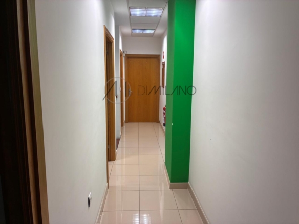Nave industrial de 850 m² sobre parcela de 1.600 m² en primera línea del Polígono Industrial A Granxa