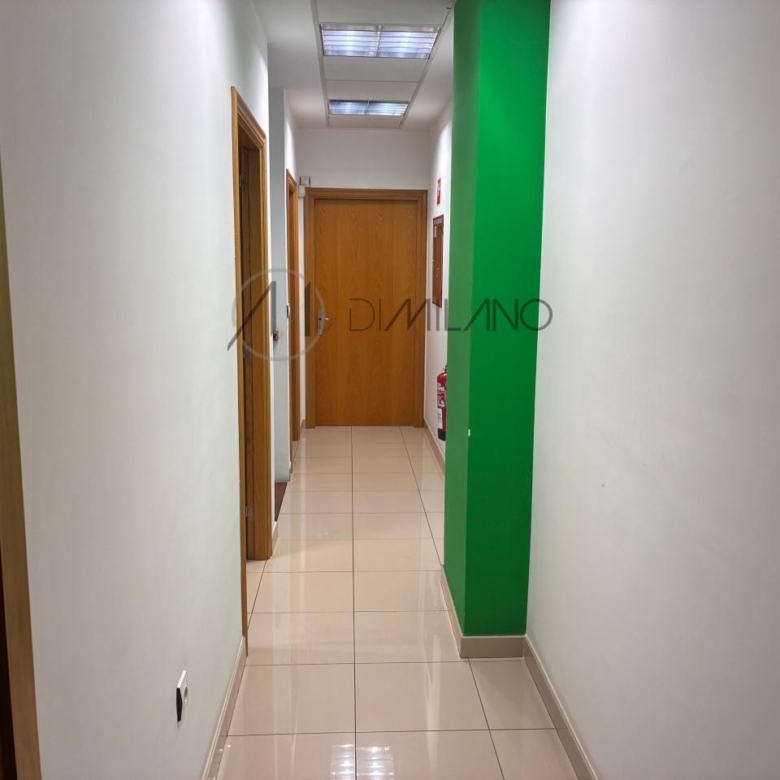 Nave industrial de 850 m² sobre parcela de 1.600 m² en primera línea del Polígono Industrial A Granxa