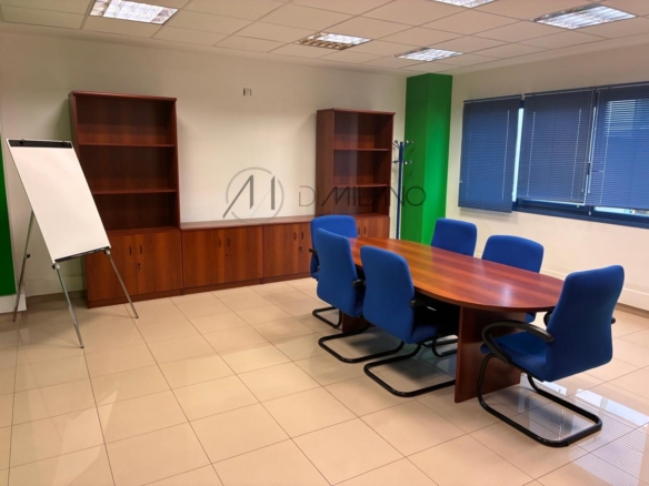 Nave industrial de 850 m² sobre parcela de 1.600 m² en primera línea del Polígono Industrial A Granxa