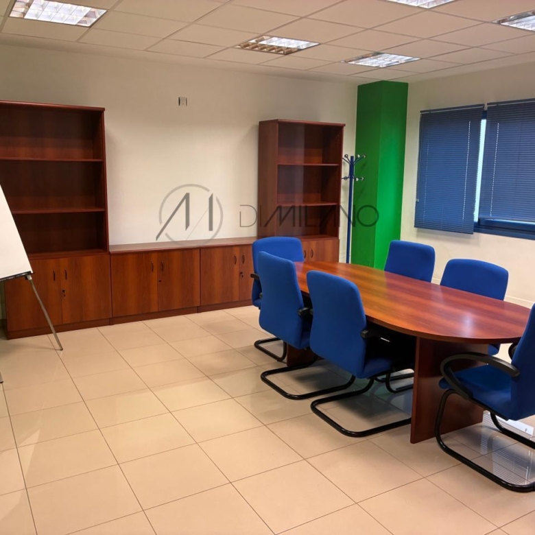 Nave industrial de 850 m² sobre parcela de 1.600 m² en primera línea del Polígono Industrial A Granxa