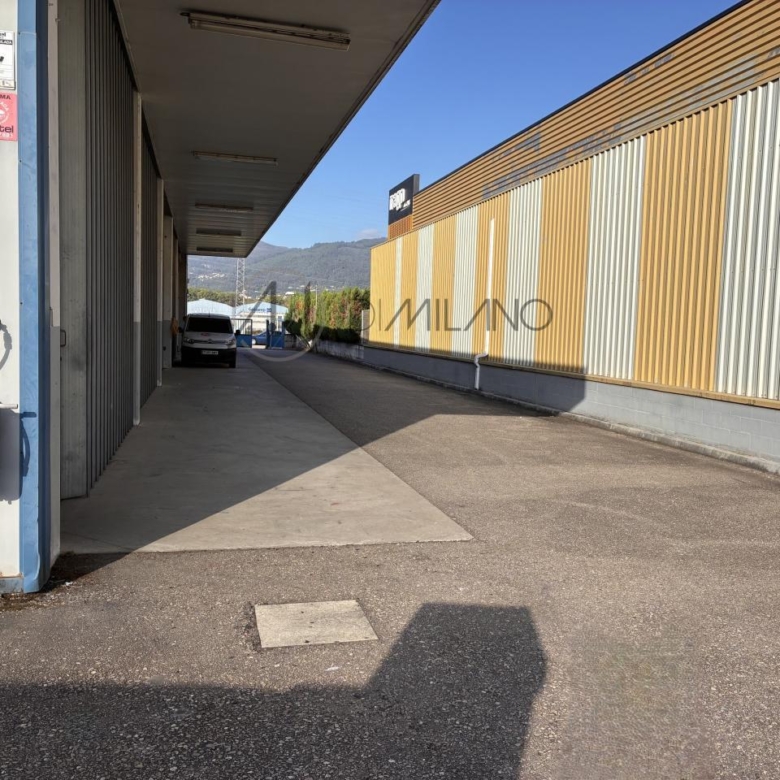 Nave industrial de 850 m² sobre parcela de 1.600 m² en primera línea del Polígono Industrial A Granxa